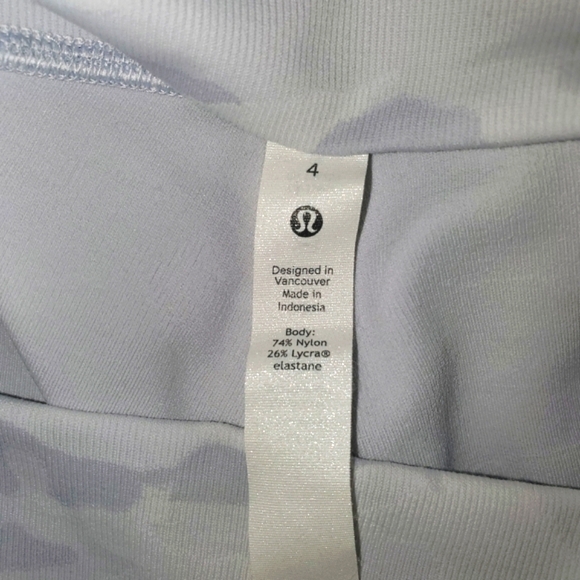 🔥LULULEMON Wunder Under Lavender/ White Camo High Rise 10"  Shorts Women's SZ 4 - Picture 9 of 13
